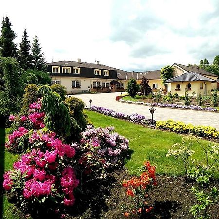 Penzion Lucs Heľpa Exteriér fotografie
