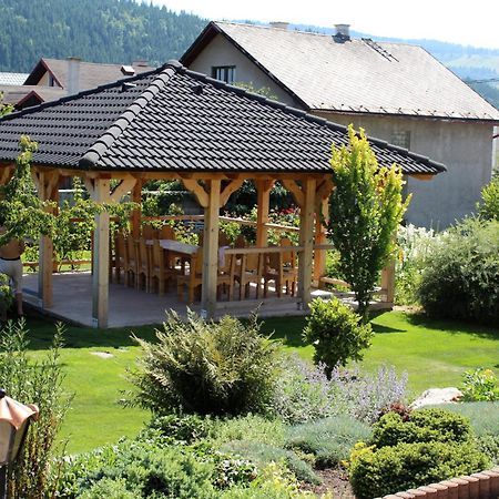 Penzion Lucs Heľpa Exteriér fotografie