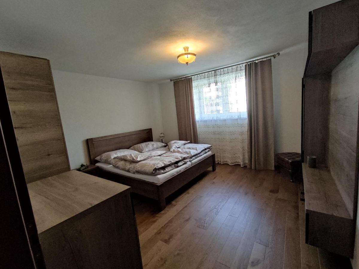 Penzion Lucs Heľpa Exteriér fotografie