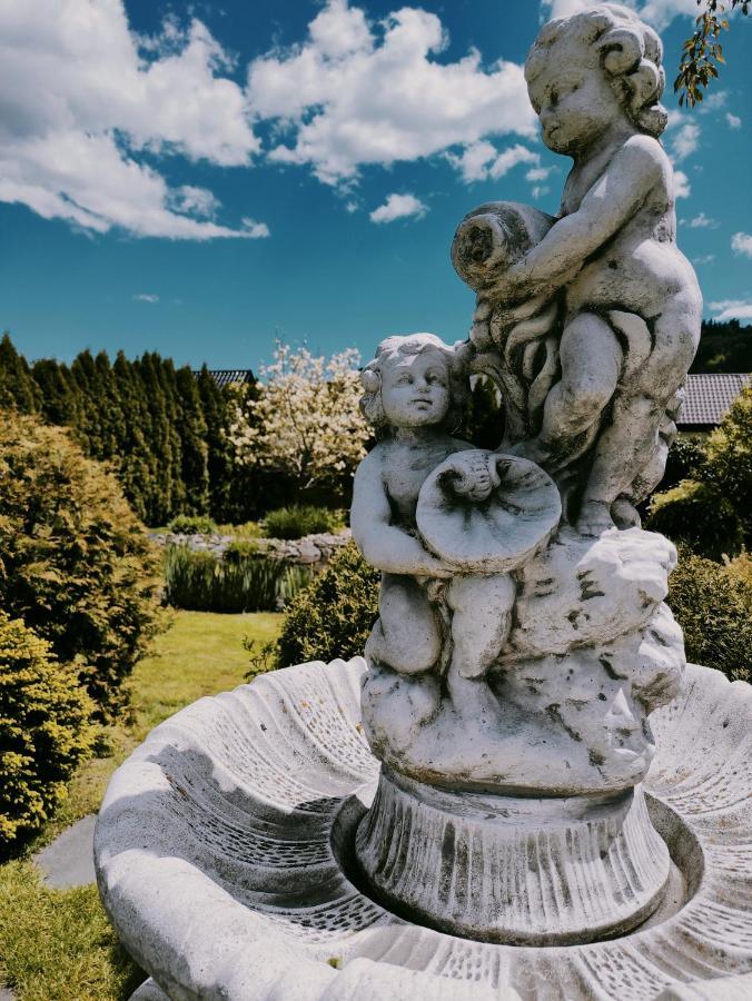 Penzion Lucs Heľpa Exteriér fotografie