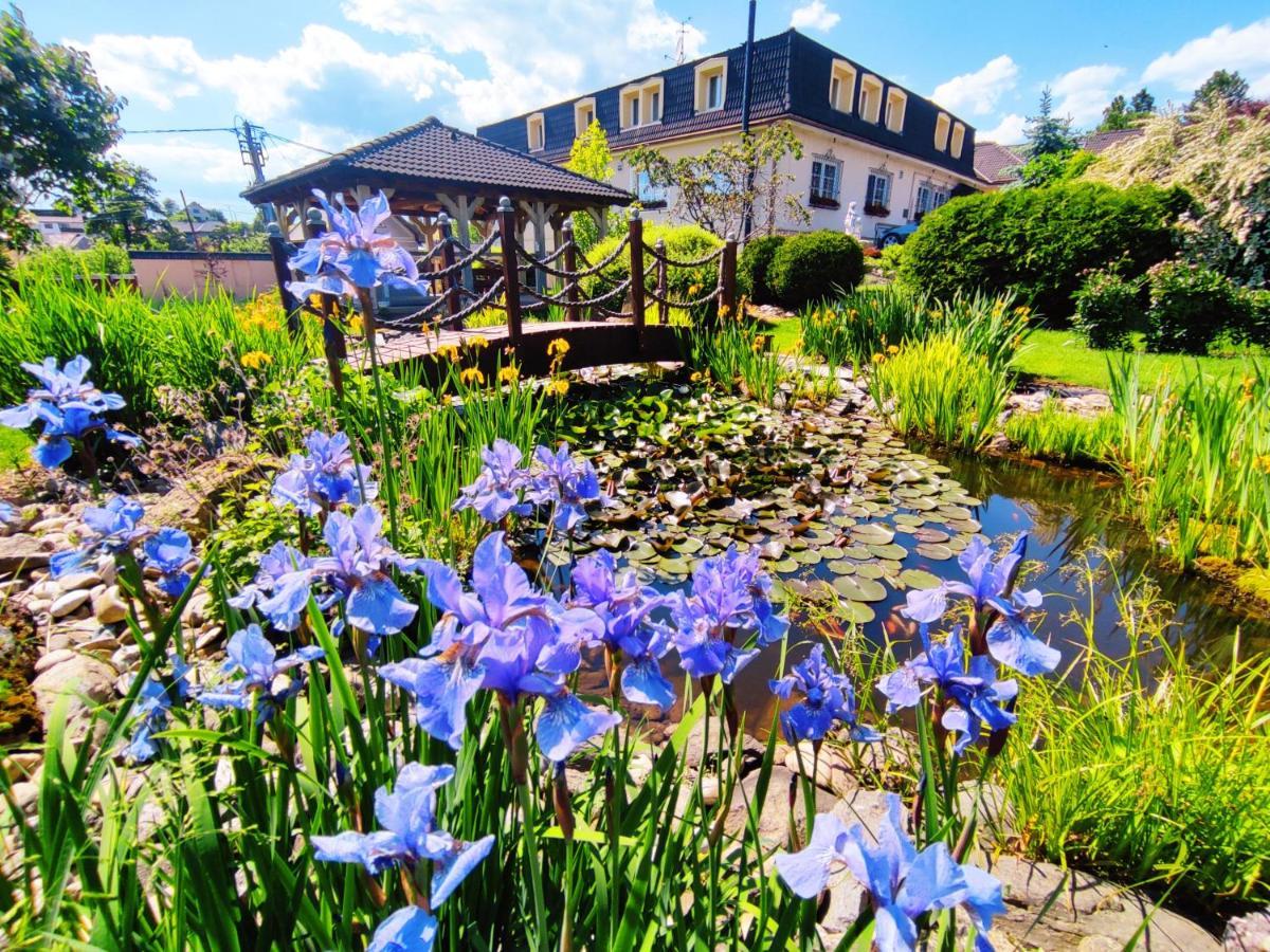 Penzion Lucs Heľpa Exteriér fotografie