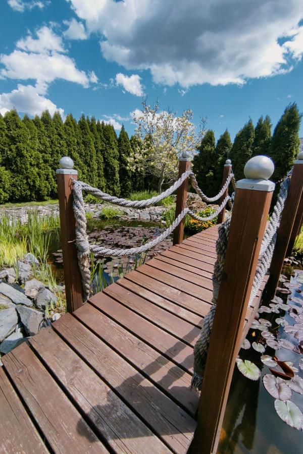 Penzion Lucs Heľpa Exteriér fotografie