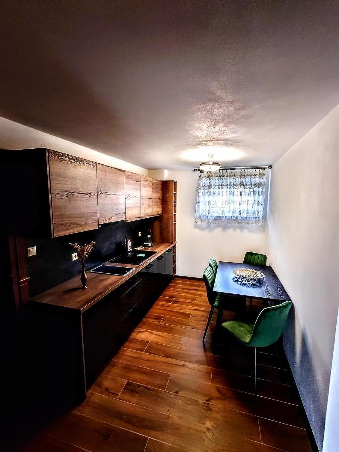 Penzion Lucs Heľpa Exteriér fotografie