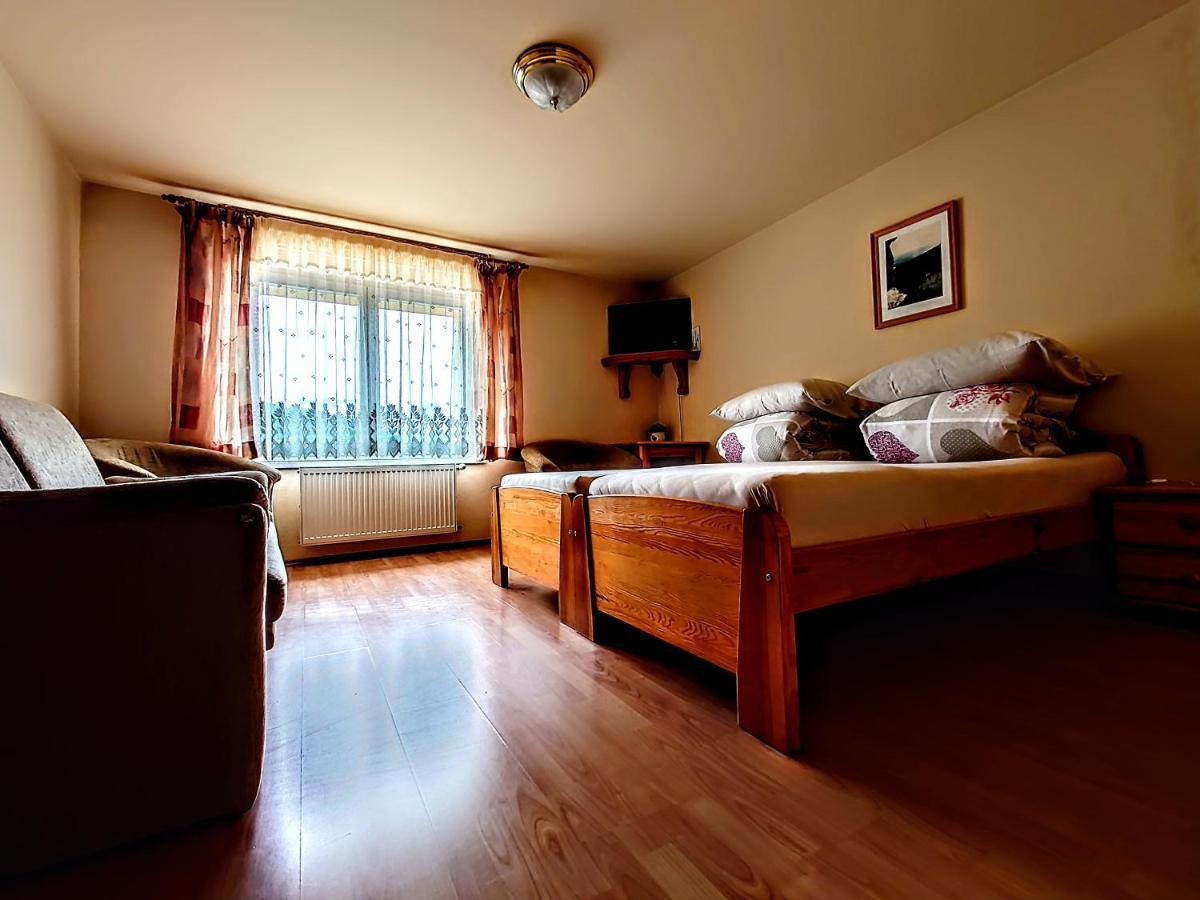 Penzion Lucs Heľpa Exteriér fotografie